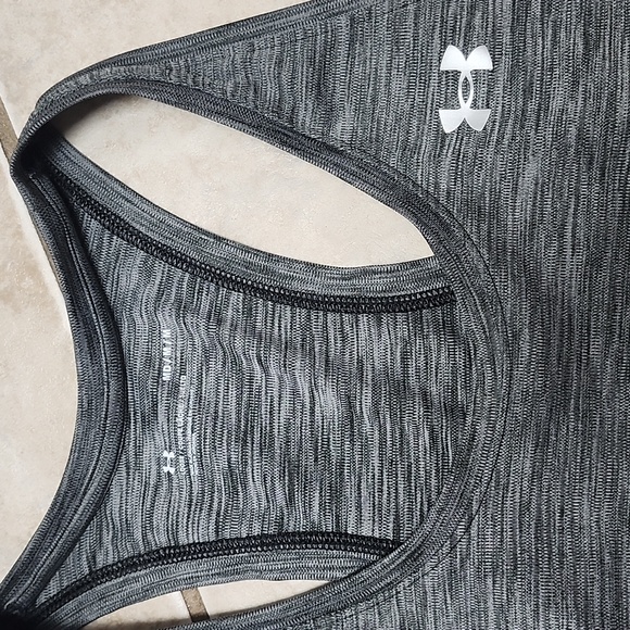 Women’s Under Armour Tank- Medium - Picture 2 of 4